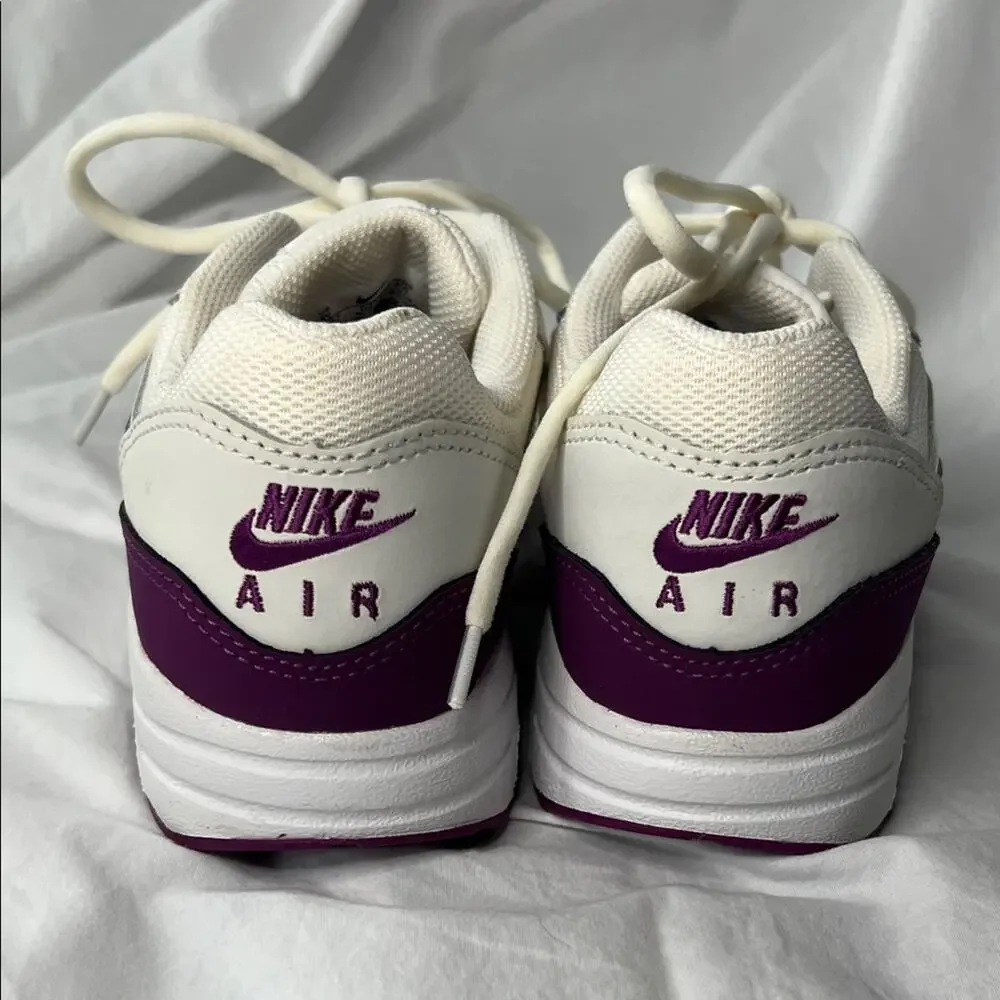 Never Worn NWOB Nike Kid’s Air Max Cream and Purple Sneakers Size 4Y